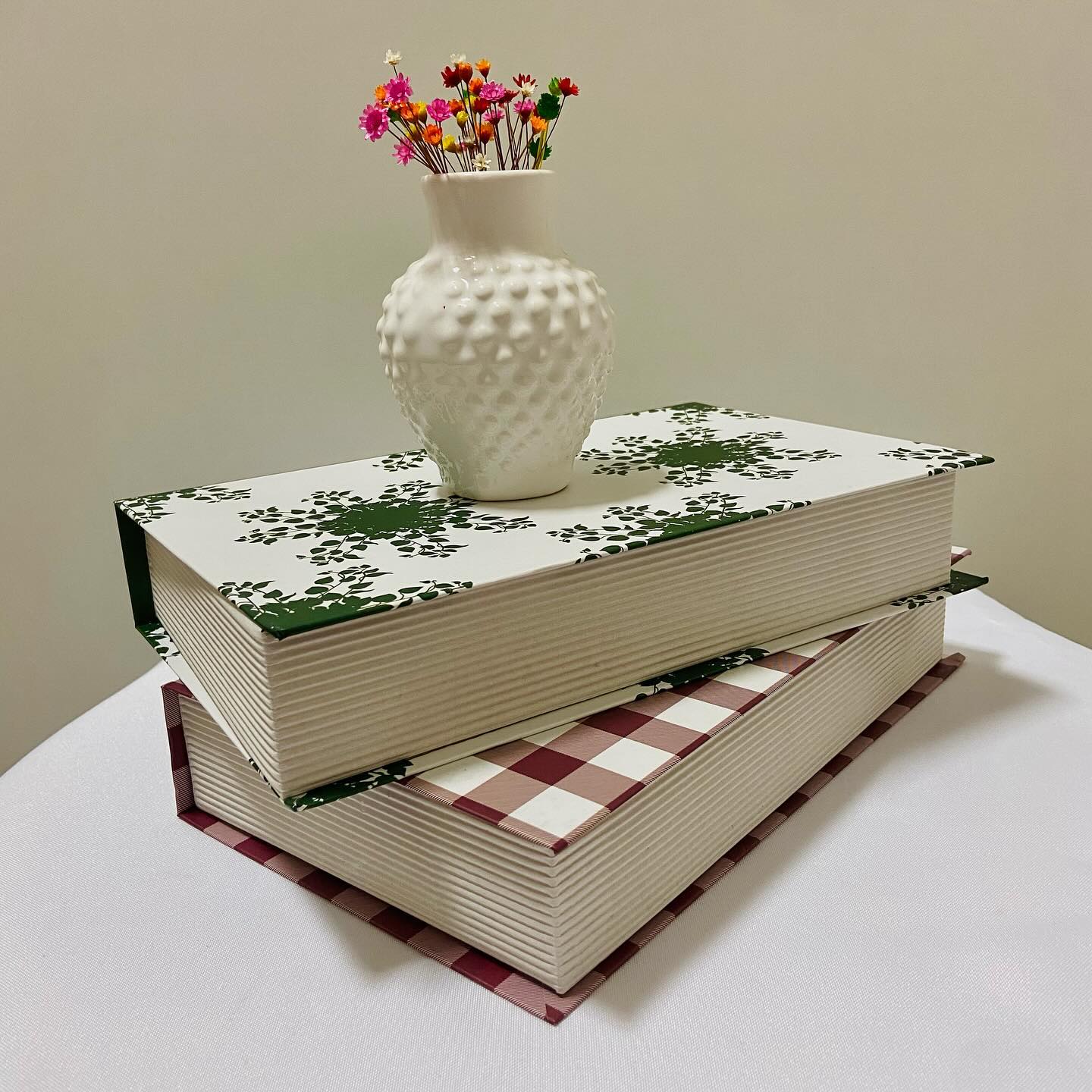 Caixas decorativas em formato de livros